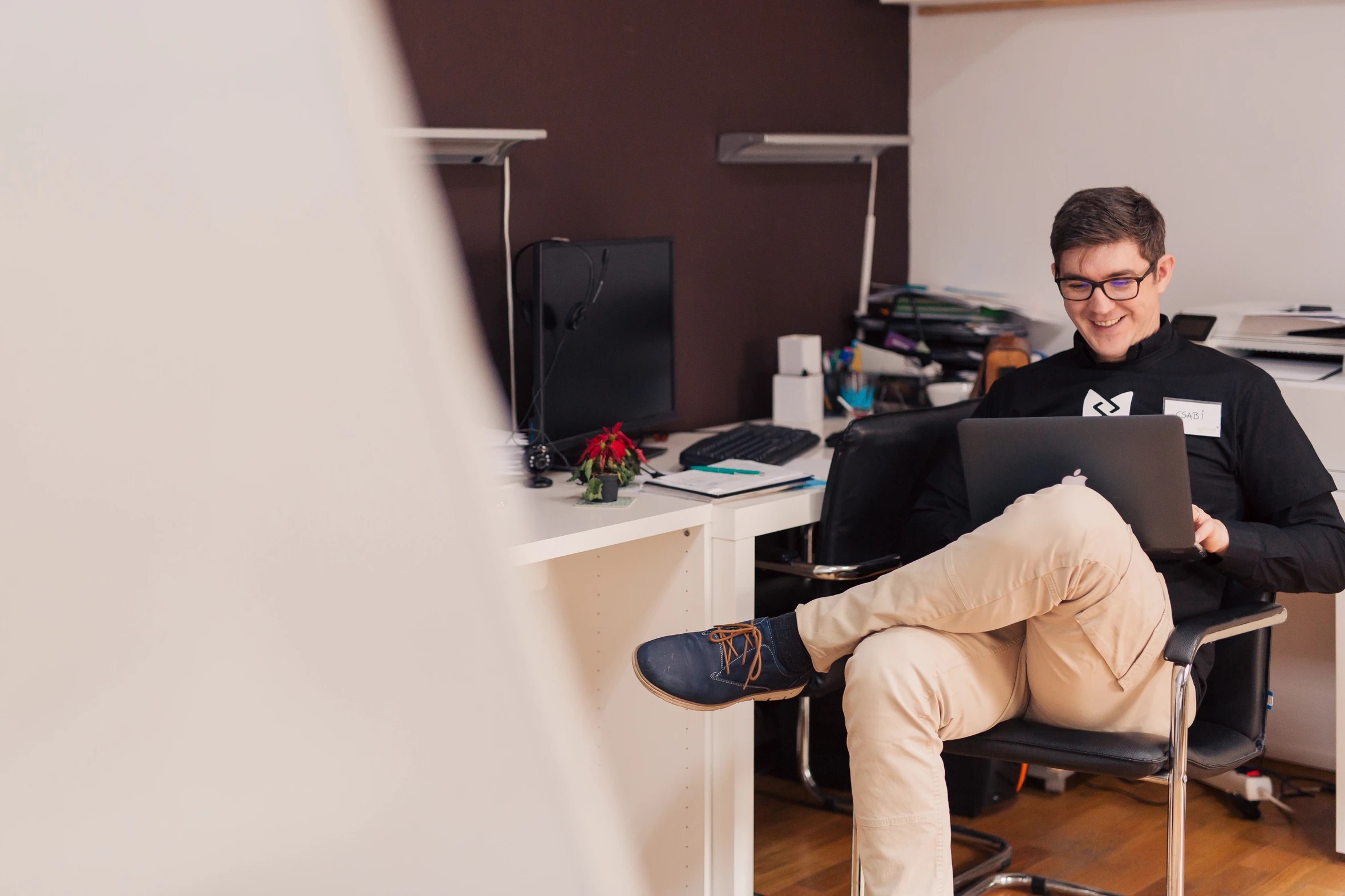 8 Tips For How To Stay Healthy When You Sit At A Desk All Day